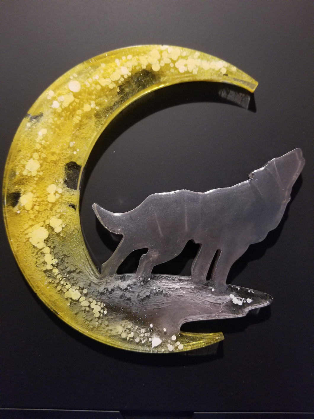 Wolf and moon decor